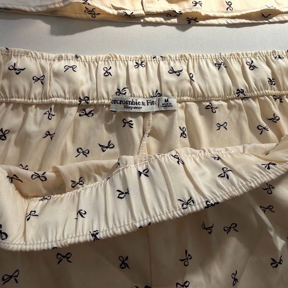 Abercrombie & Fitch satin pajama set in cream with a bow print. - Picture 3 of 5